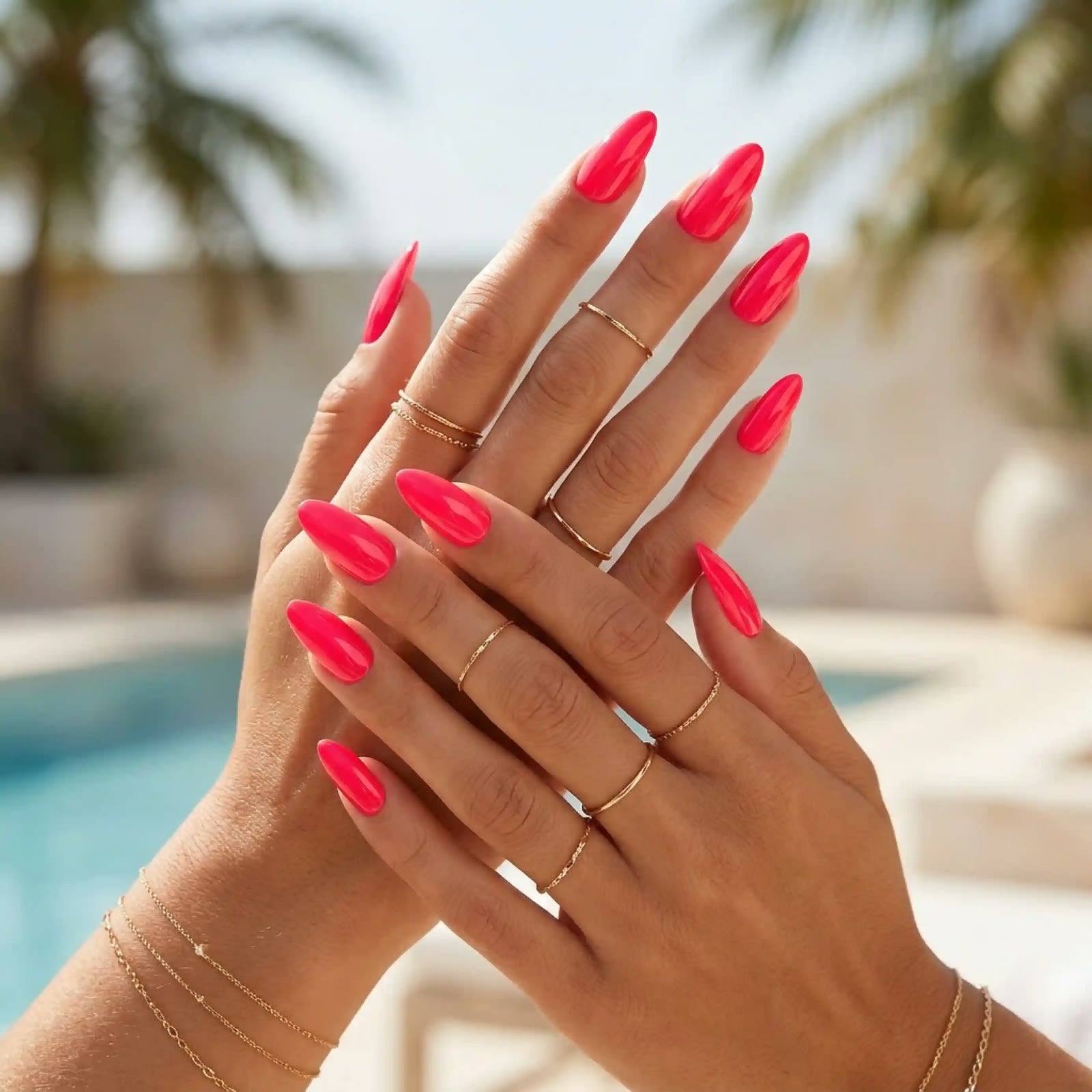 Pinke Sommernägel am Pool