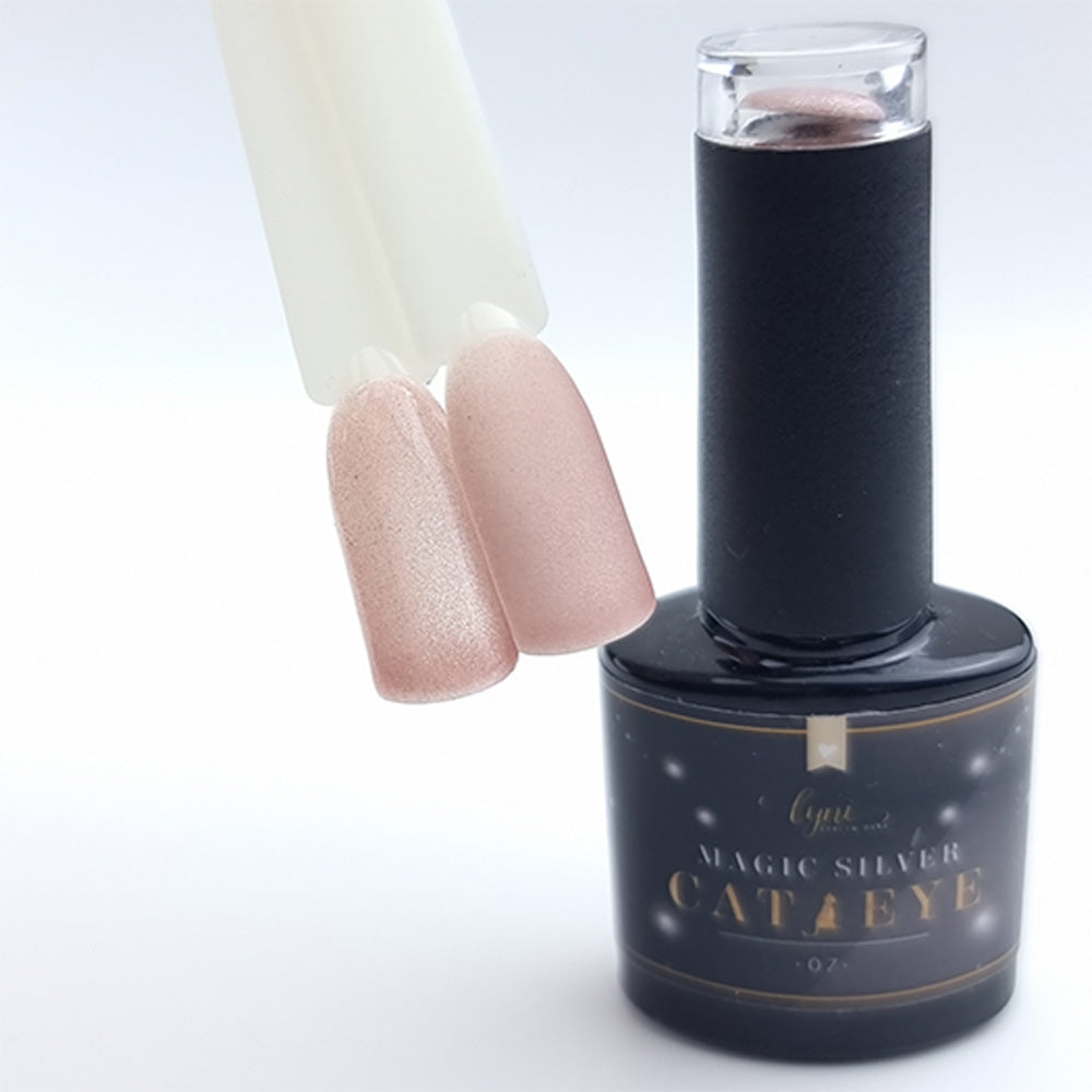 Magic Silver Cat Eye 07 Shellac · 7,5ml für Nageldesign Nägel & Nagelstudios Magic Silver Cat Eye 07 Shellac · 7,5ml, beige, Effekt Lack, gel polish, Gellack, Magnet Lack, nail polish, nude, rosa, uv lack für Nägel im Nageldesign & Nagelstudios
