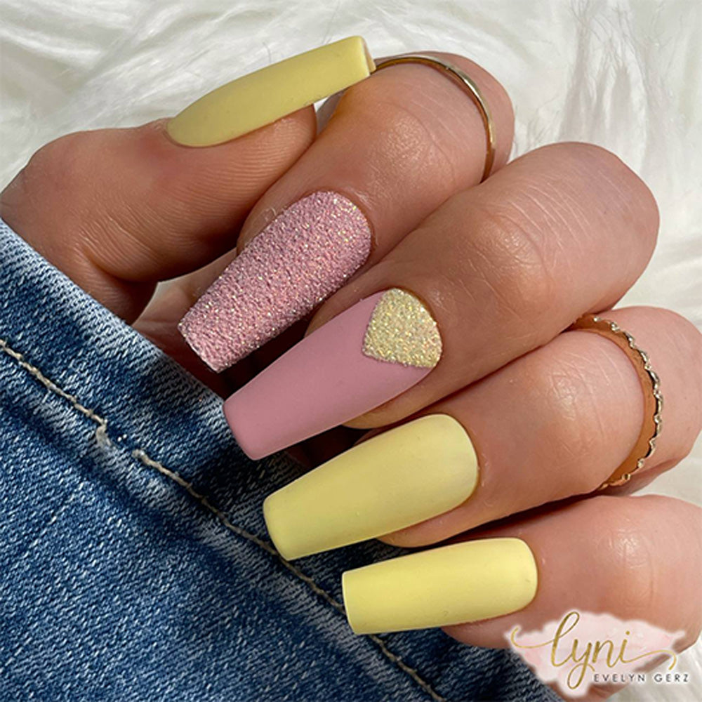 Shellac · Pastell Banana 7,3ml für Nageldesign Nägel & Nagelstudios Shellac · Pastell Banana 7,3ml, gel polish, gelb, gellack, nail polish, uv lack für Nägel im Nageldesign & Nagelstudios