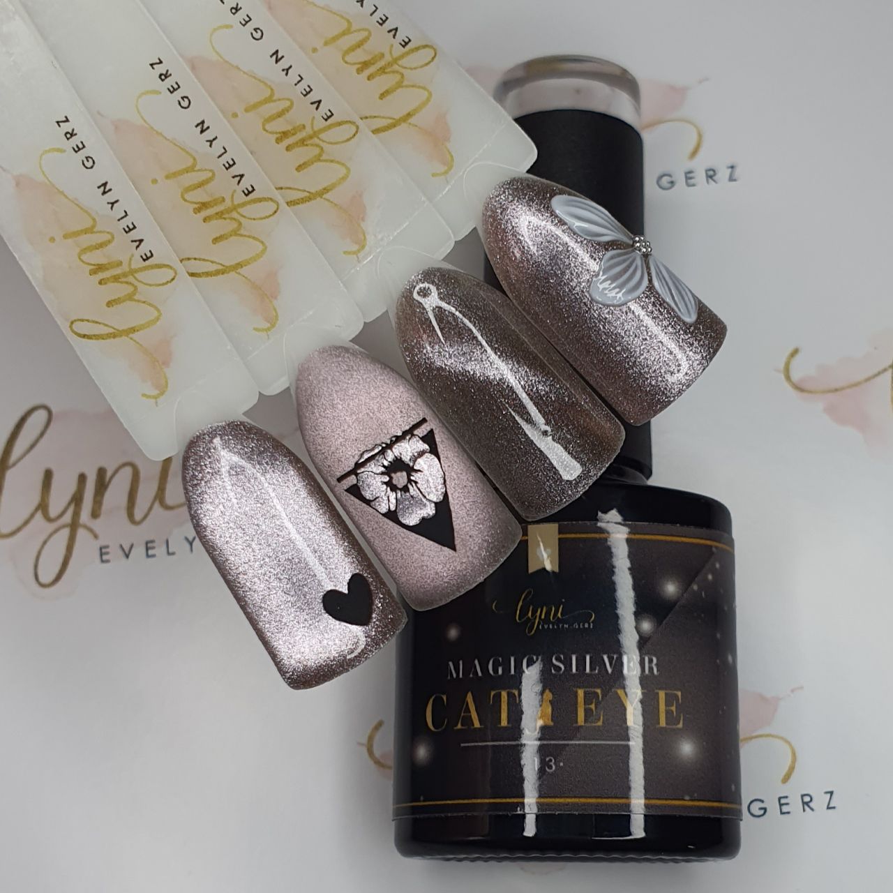 Magic Silver Cat Eye 13 Shellac · 7,5ml für Nageldesign Nägel & Nagelstudios Magic Silver Cat Eye 13 Shellac · 7,5ml, Effekt Lack, gel polish, Gellack, Magnet Lack, nail polish, silber, uv lack für Nägel im Nageldesign & Nagelstudios