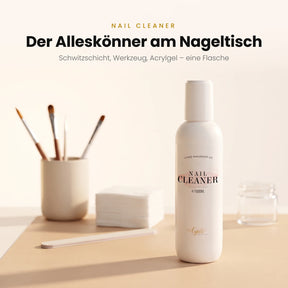 Lynis Nail Cleaner auf dem Nageltisch, daneben Pinsel, Zeletten und Feile
