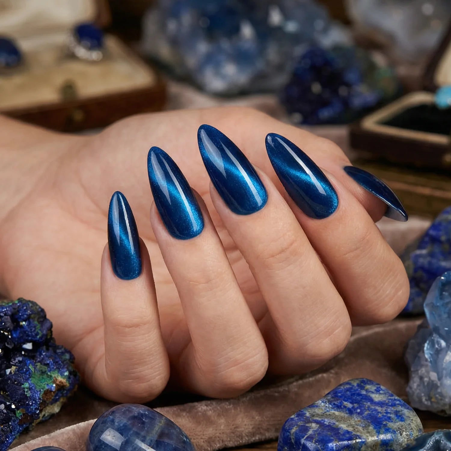 Shellac · Cat Eye Gemstone Saphir 10ml, Effekt Lack, gel polish, Gellack, Magnet Lack, nail polish, uv lack für Nägel im Nageldesign & Nagelstudios