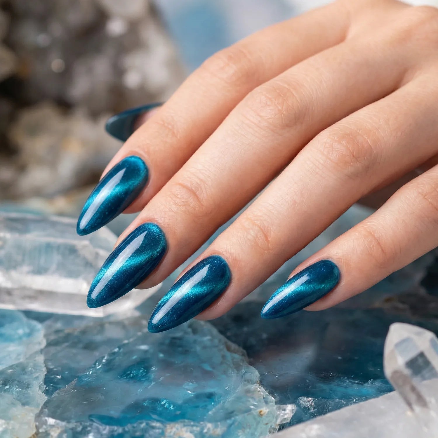 Shellac · Cat Eye Gemstone Topas 10ml, Effekt Lack, gel polish, Gellack, Magnet Lack, nail polish, uv lack für Nägel im Nageldesign & Nagelstudios