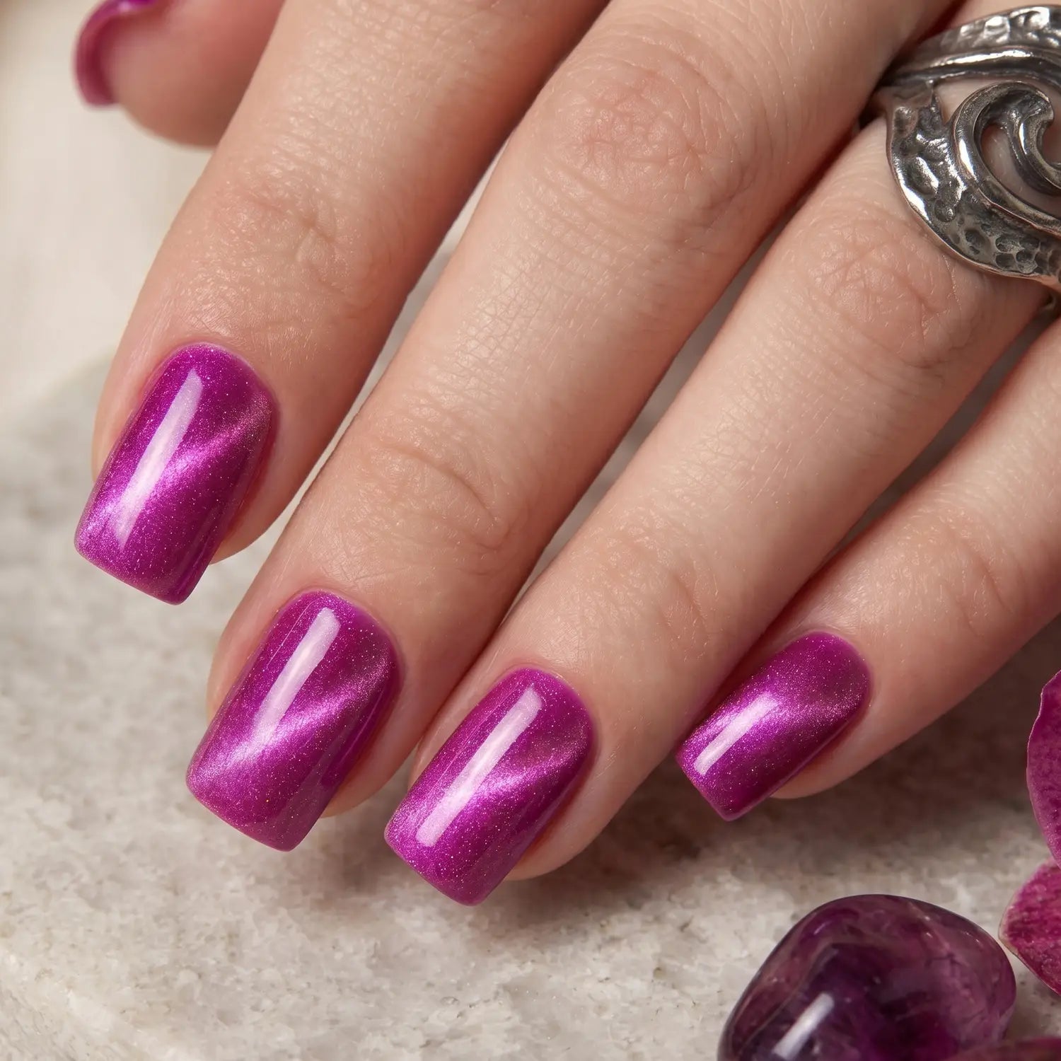 Shellac · Cat Eye Summer Hot Lilac 10ml, Effekt Lack, gel polish, Gellack, Magnet Lack, nail polish, uv lack für Nägel im Nageldesign & Nagelstudios