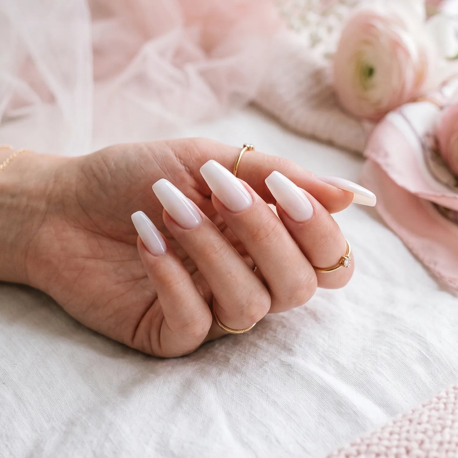 Shellac · Sheer Milky White 10ml, gel polish, gellack, hidden, nail polish, uv lack für Nägel im Nageldesign & Nagelstudios