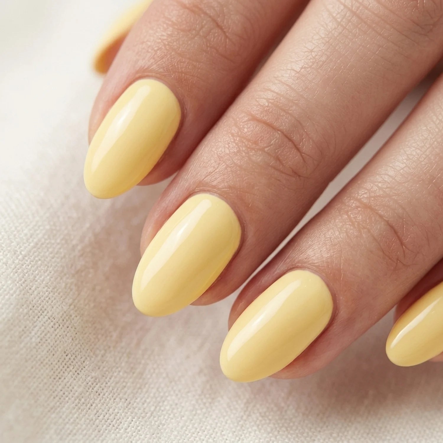 Shellac · Butter Yellow 10ml, gel polish, nail polish, uv lack für Nägel im Nageldesign & Nagelstudios