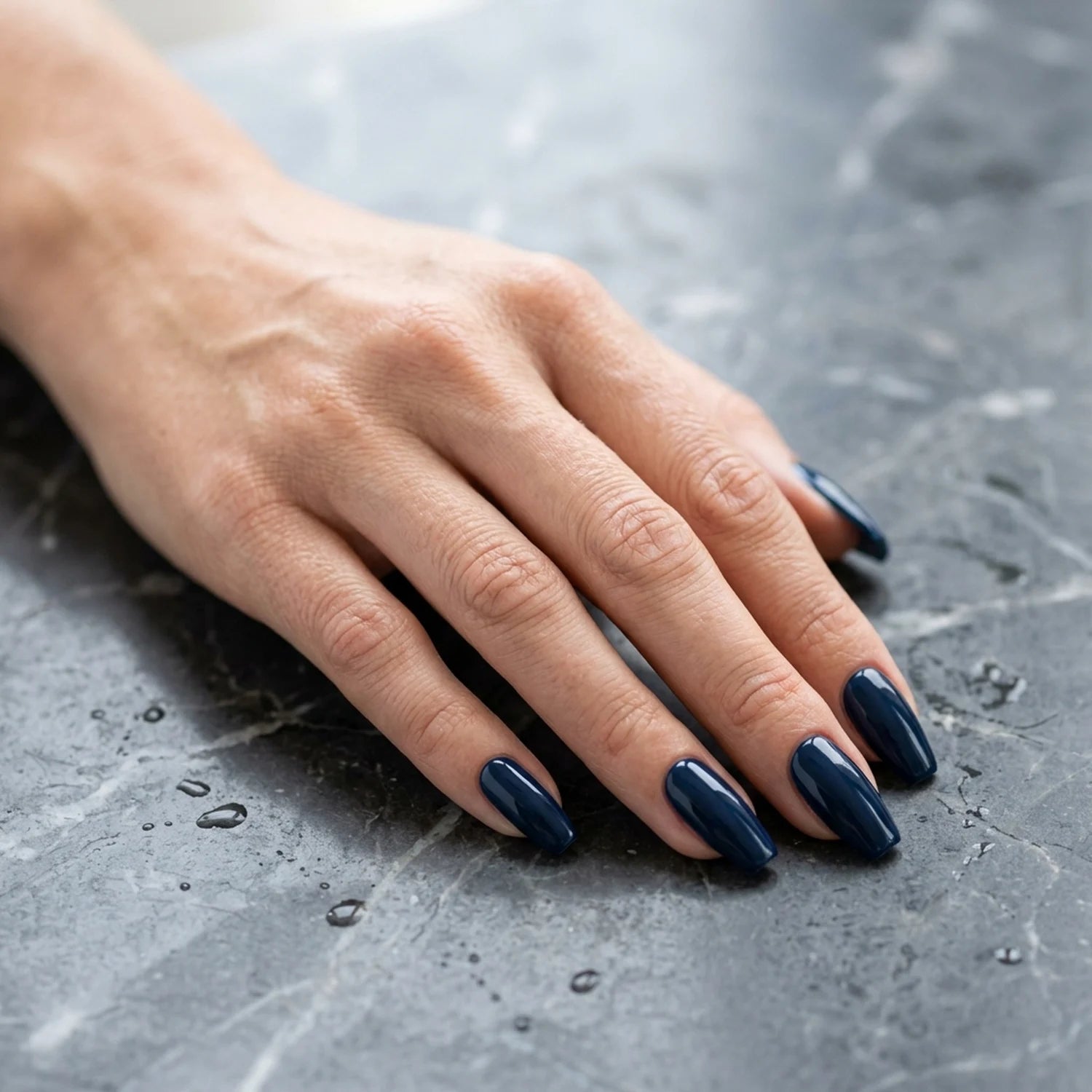 Shellac · Darkness 10ml, blau, gel polish, gellack, nail polish, uv lack für Nägel im Nageldesign & Nagelstudios